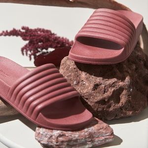 Girlfriend Collective ReSlides Fig Sandals Sz 8